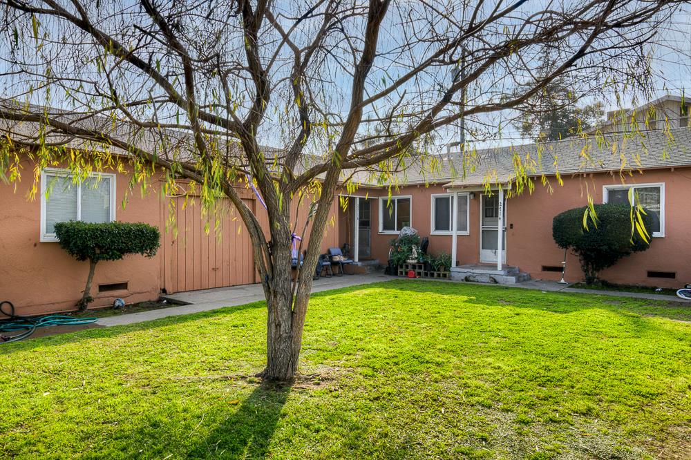 2702 E Hedges Ave, Fresno, CA 93703