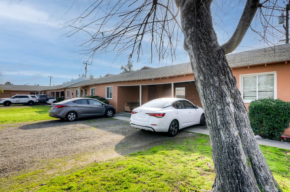 2702 E Hedges Ave, Fresno, CA 93703