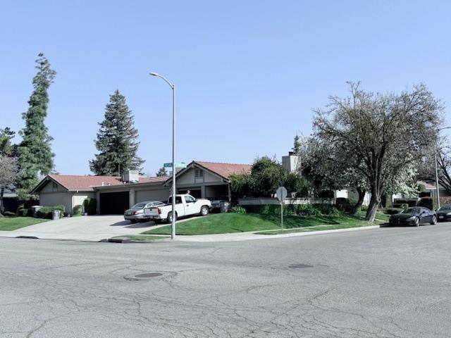 284 W Lexington Ave, Fresno, CA 93711
