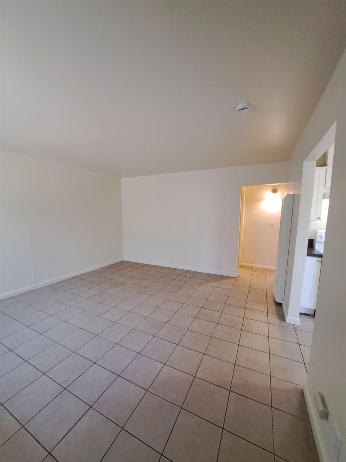 382 N Glenn Ave #A-E, Fresno, CA 93701