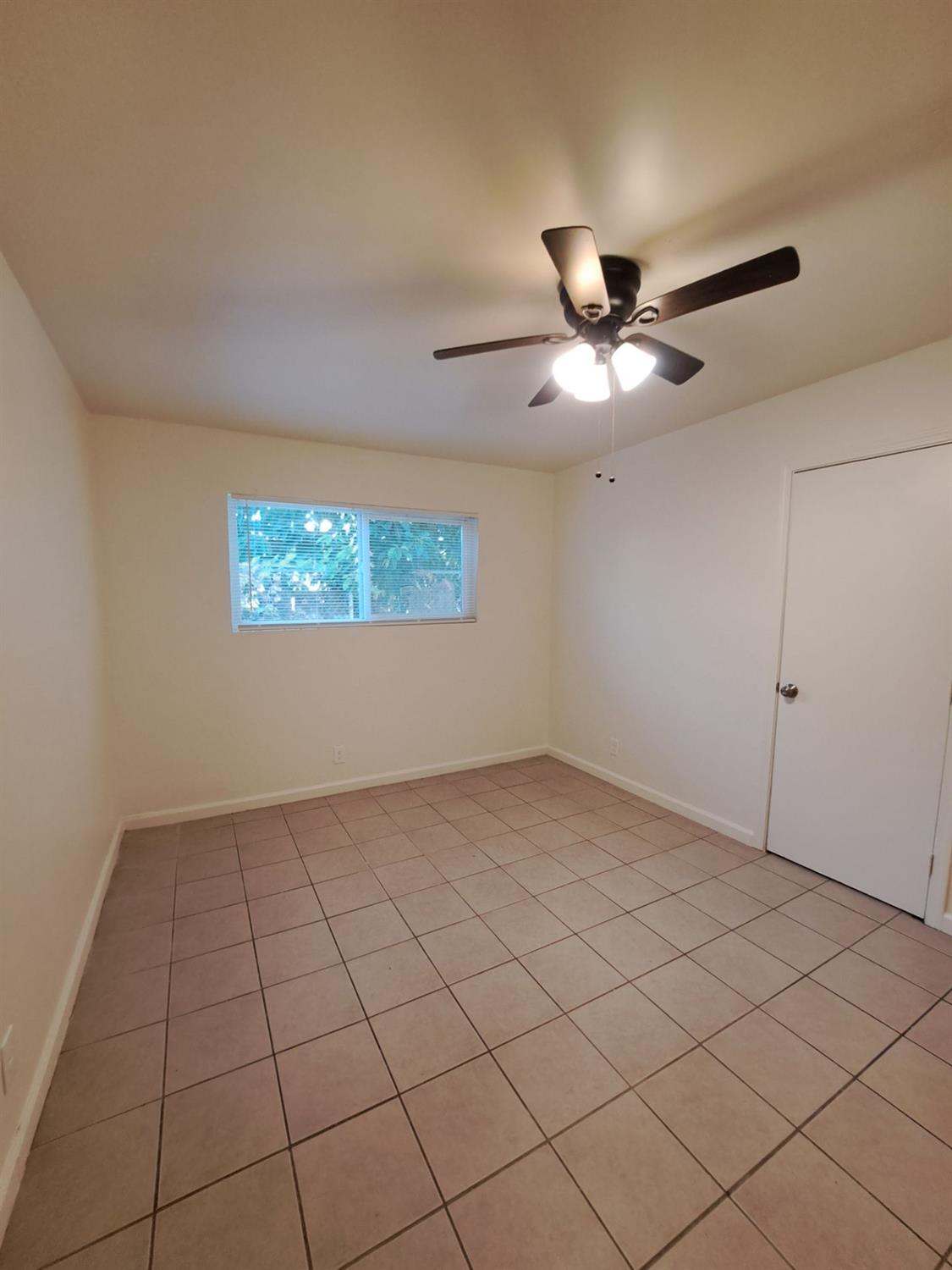 382 N Glenn Ave #A-E, Fresno, CA 93701