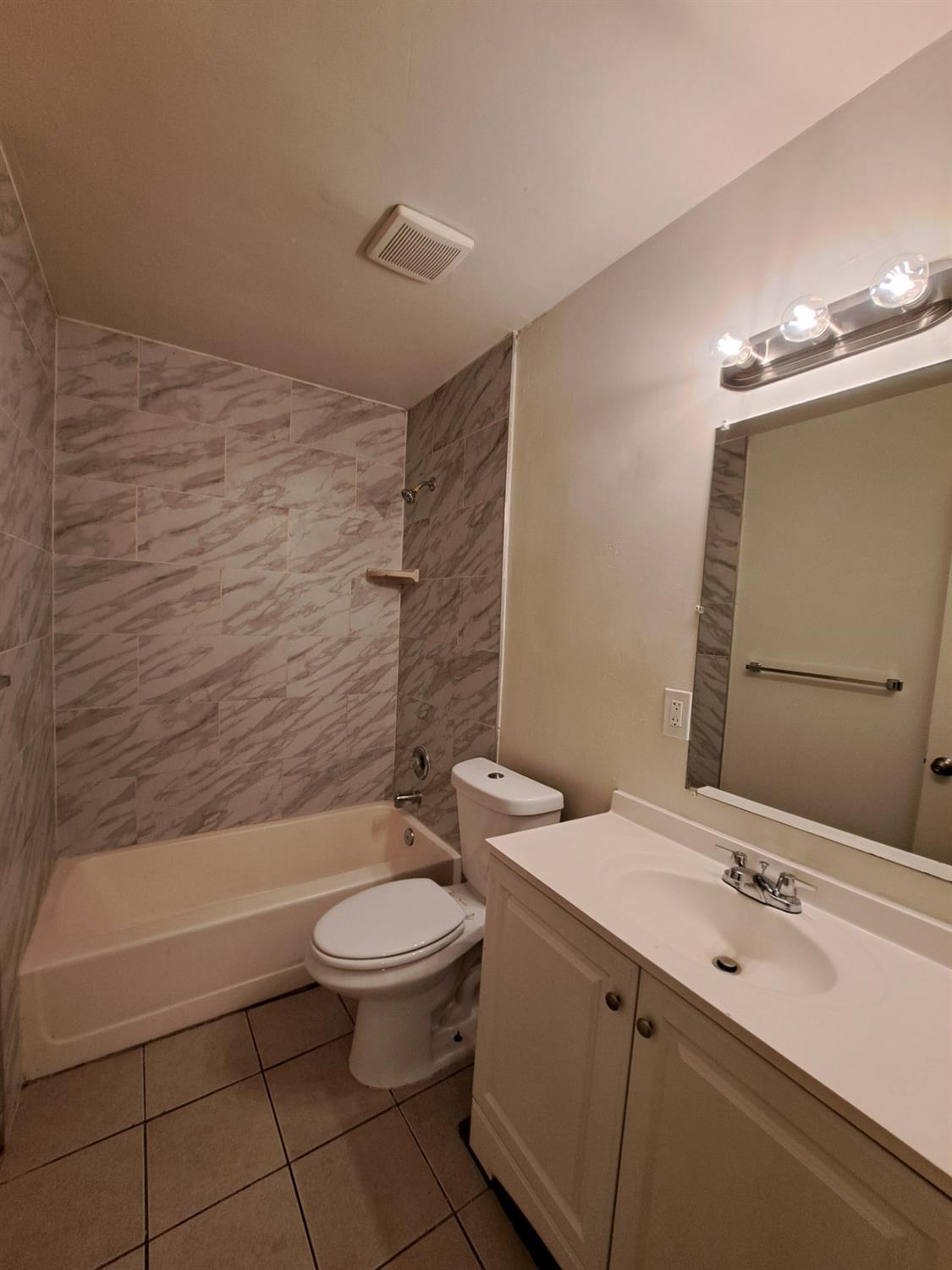 382 N Glenn Ave #A-E, Fresno, CA 93701