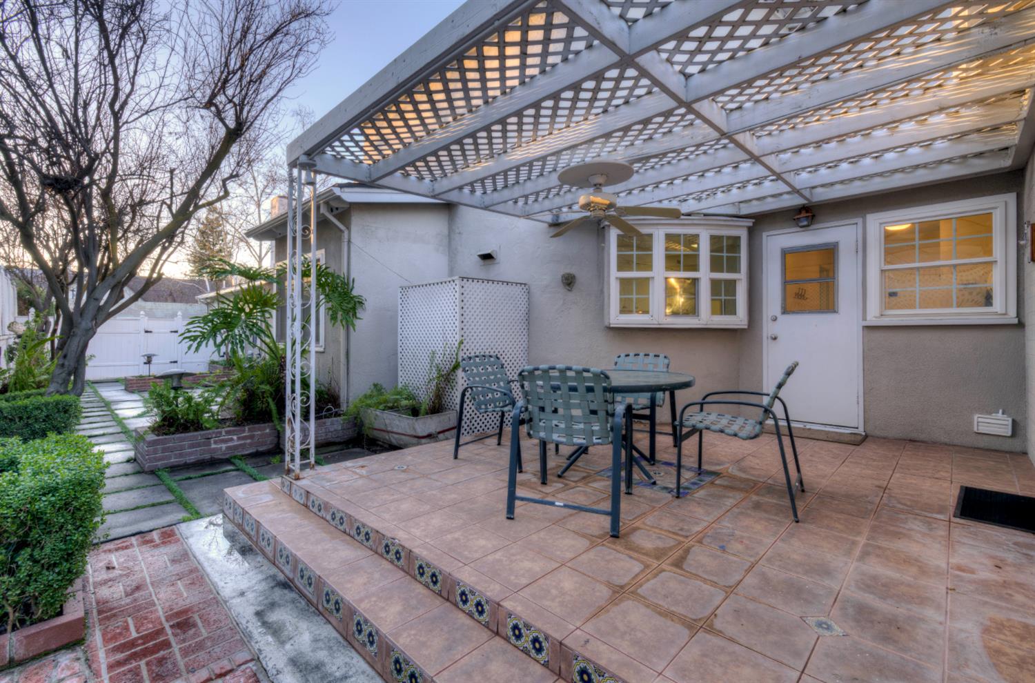 754 E Home Ave, Fresno, CA 93728