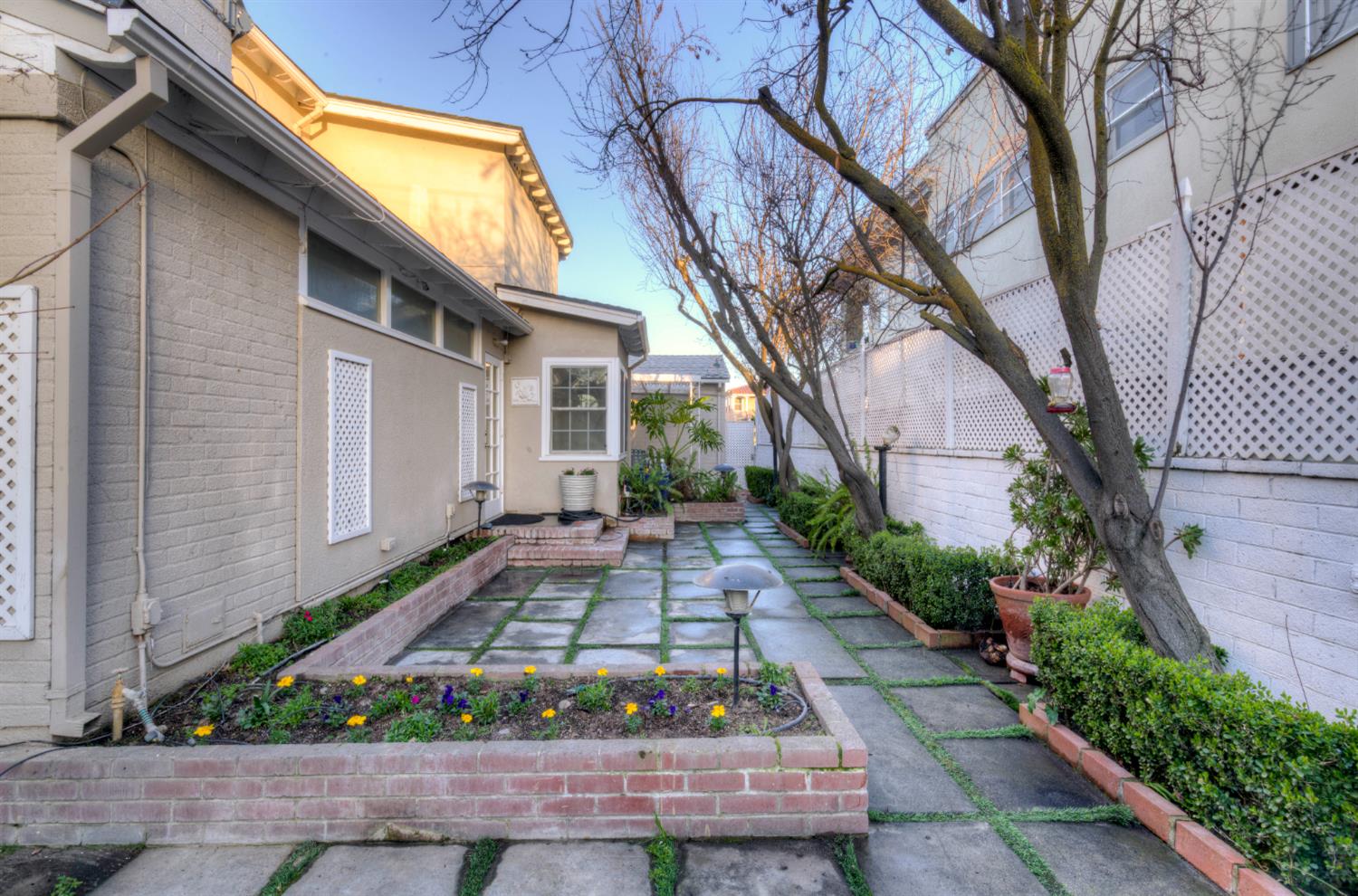 754 E Home Ave, Fresno, CA 93728