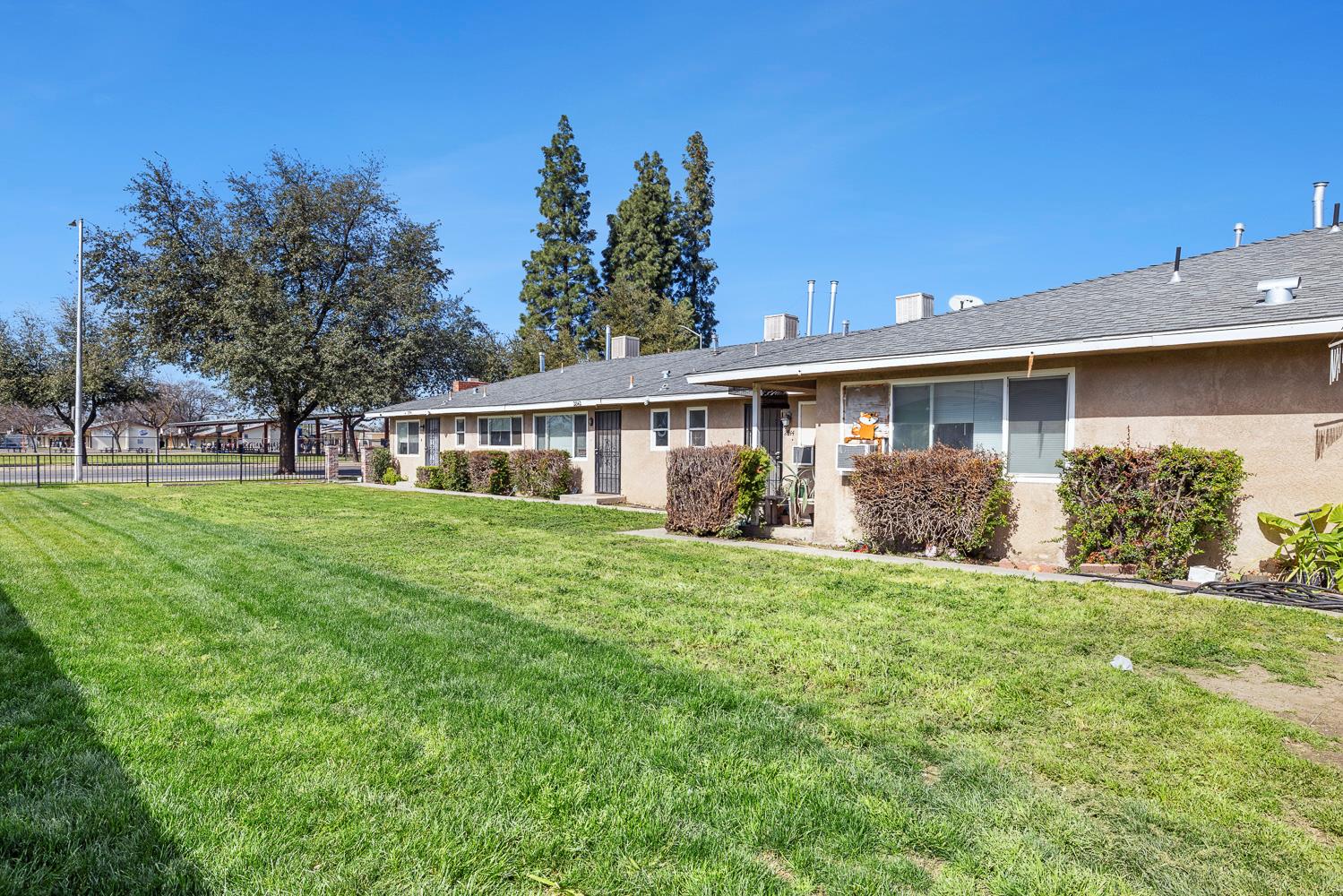 2840 N 1St St, Fresno, CA 93703