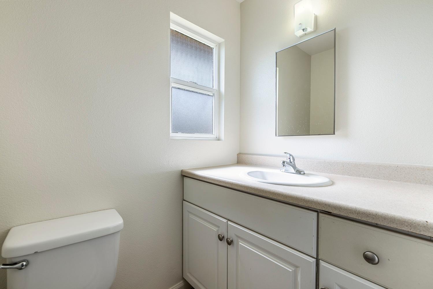 2840 N 1St St, Fresno, CA 93703