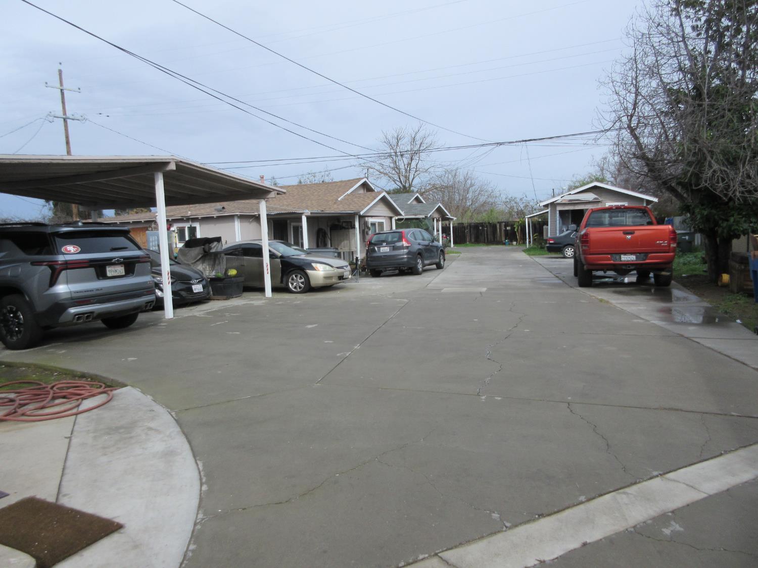 150 W Whites Bridge Ave, Fresno, CA 93706