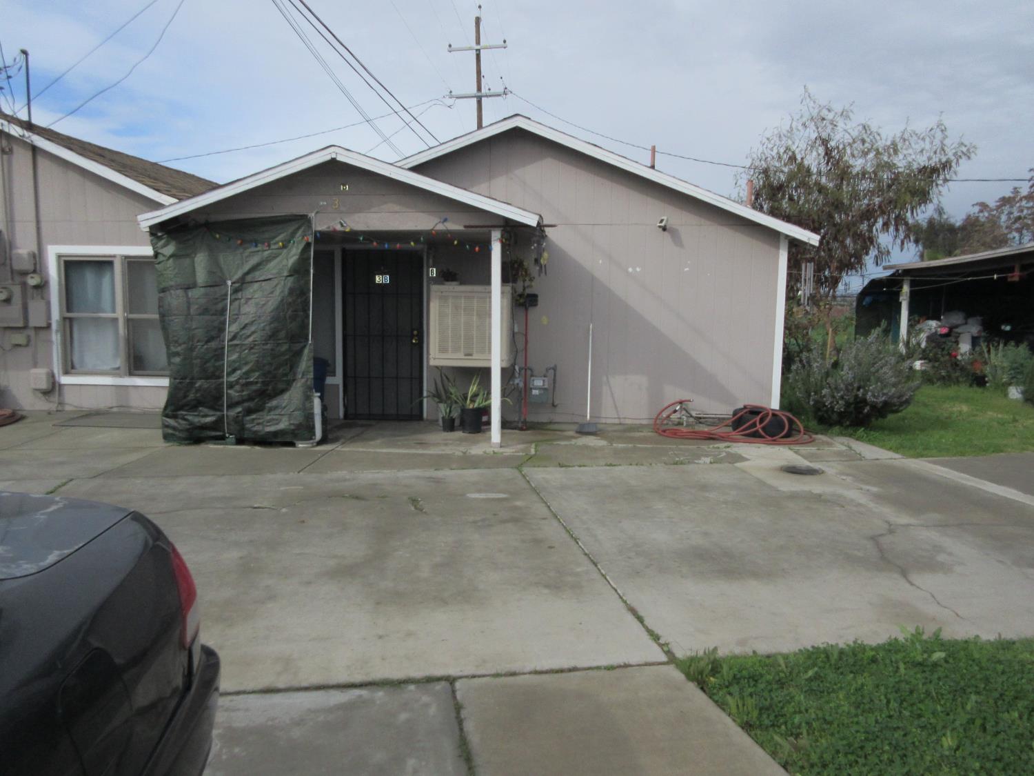 150 W Whites Bridge Ave, Fresno, CA 93706