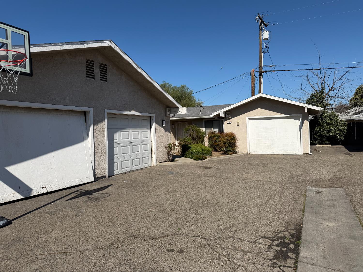 950 W Mckinley Ave, Fresno, CA 93728