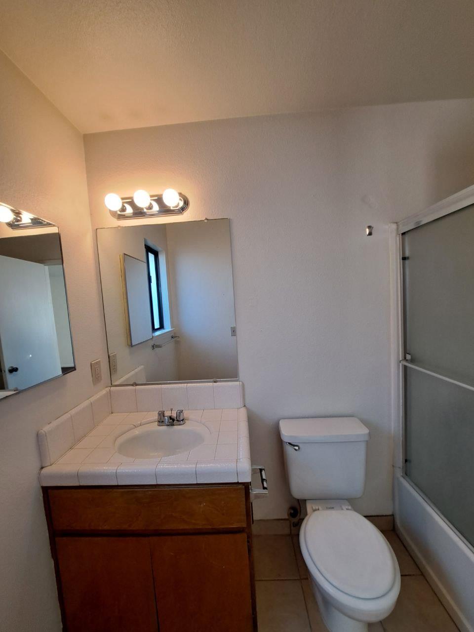 950 W Mckinley Ave, Fresno, CA 93728