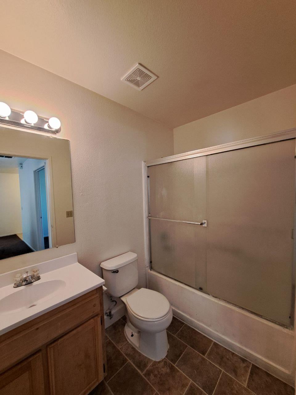 950 W Mckinley Ave, Fresno, CA 93728