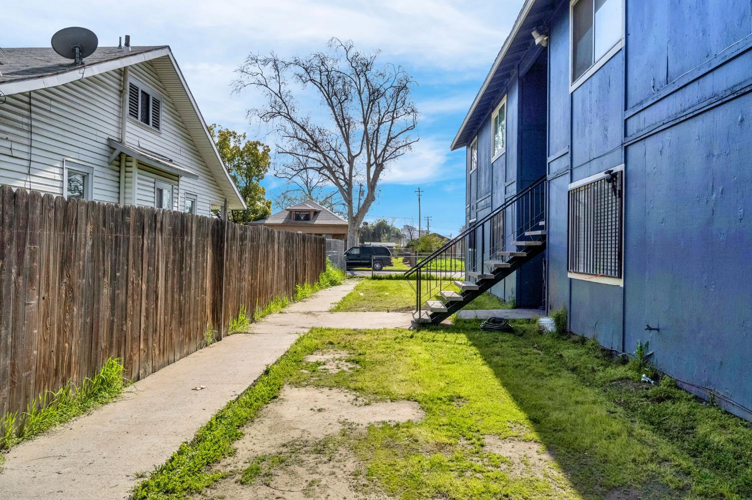 2311 E White Ave, Fresno, CA 93701