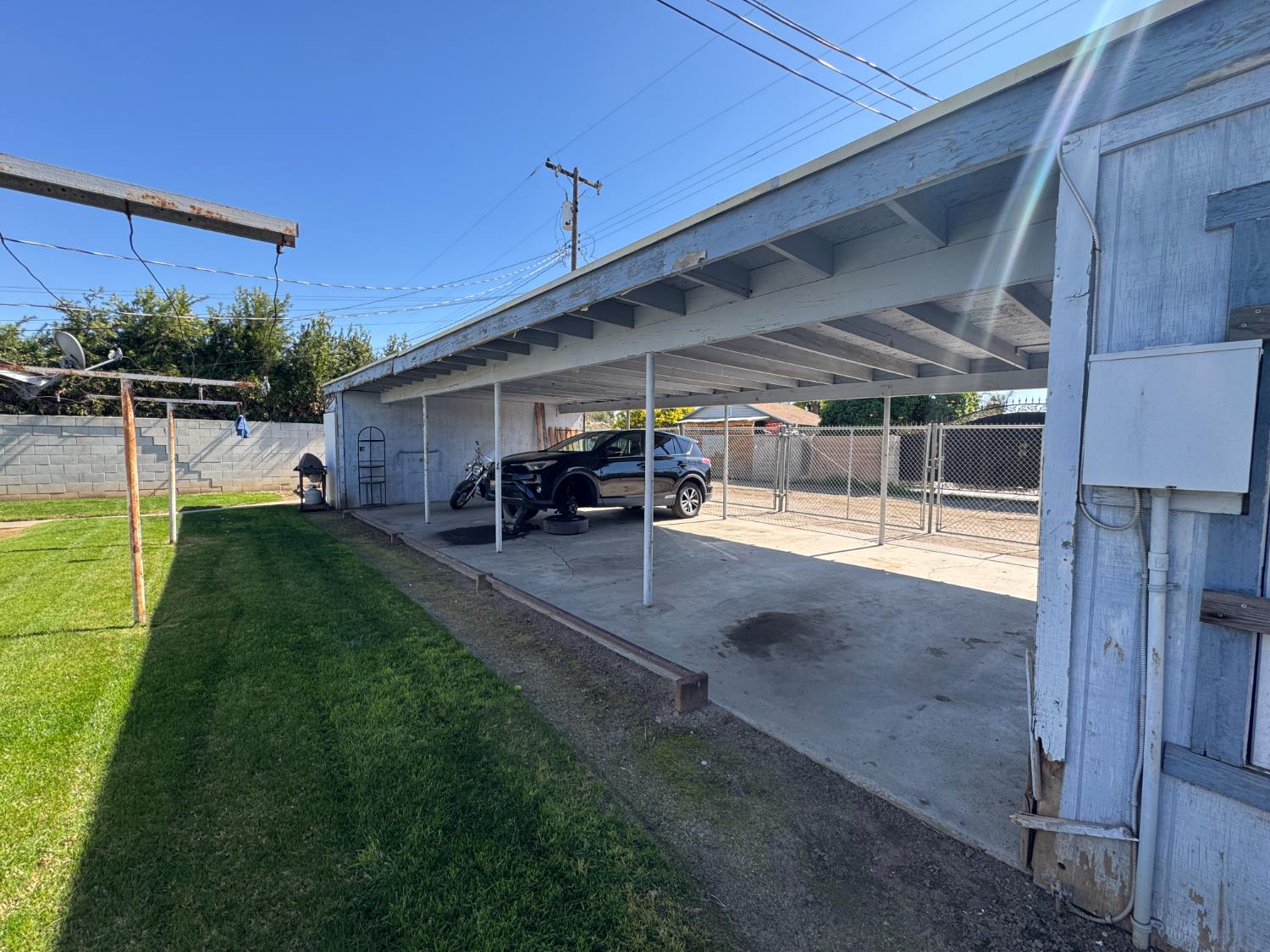 3236 E Clinton Ave, Fresno, CA 93703