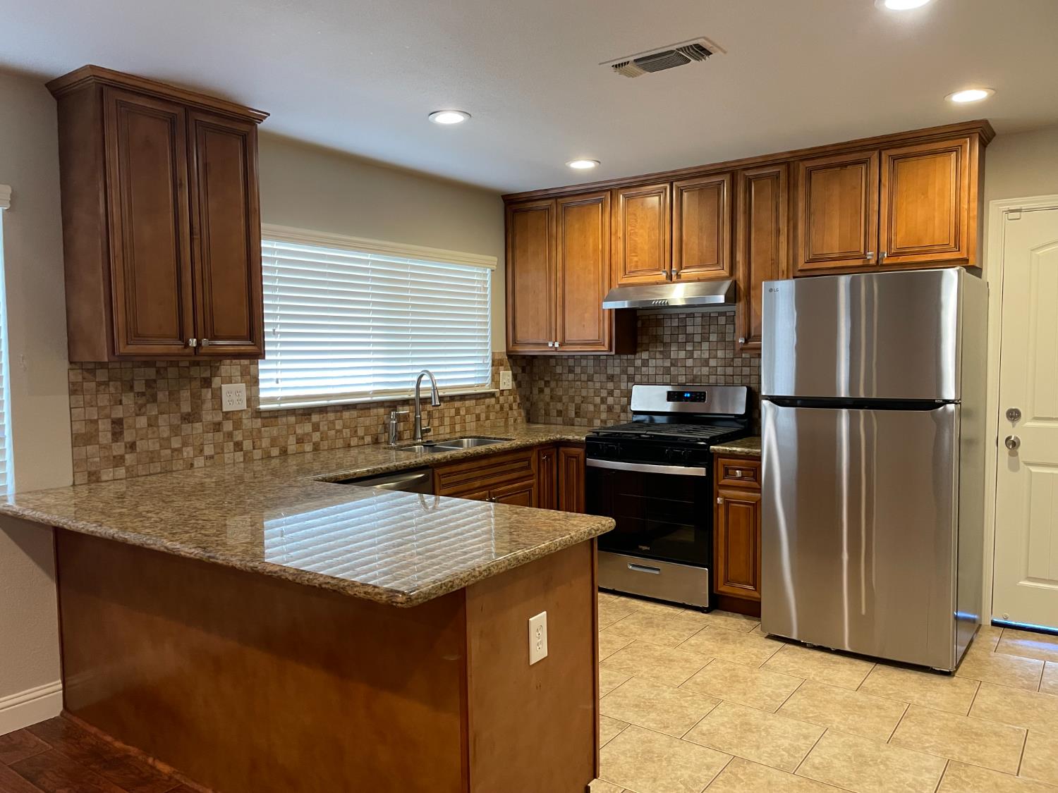 2538 N Thorne Ave, Fresno, CA 93704