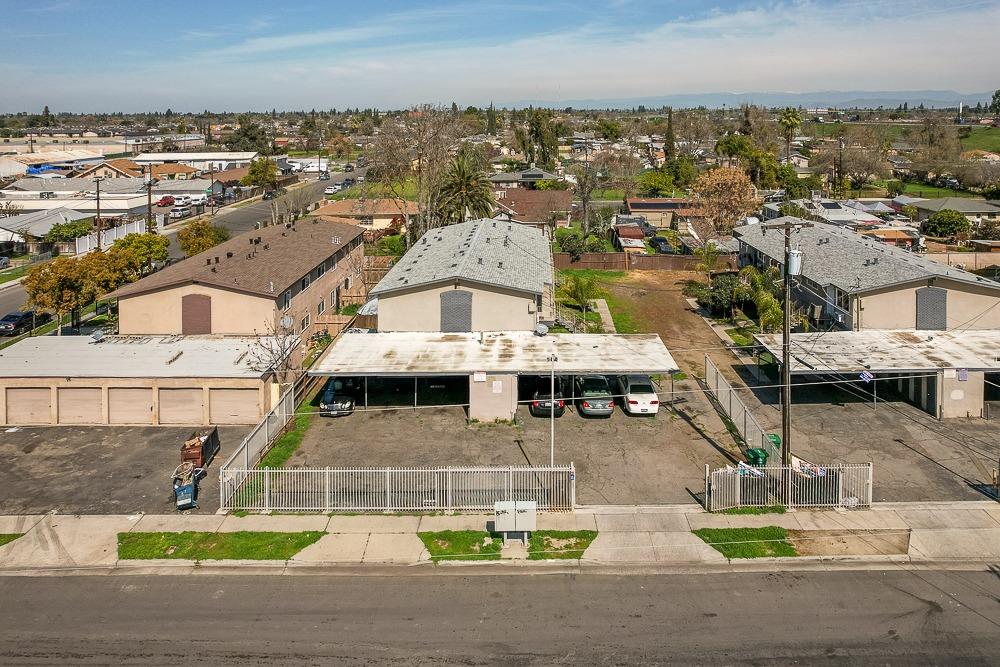 4421 E Hedges Ave, Fresno, CA 93703