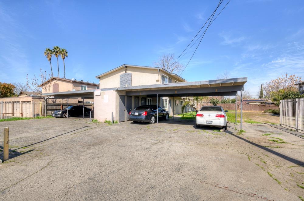 4421 E Hedges Ave, Fresno, CA 93703