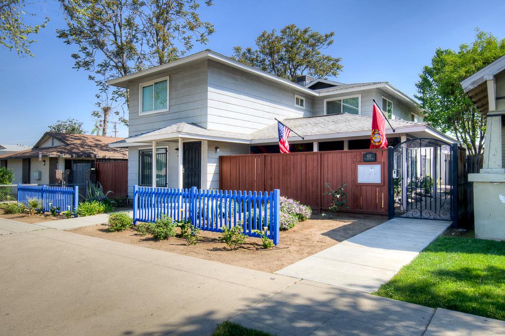 402 N Poplar Ave, Fresno, CA 93701