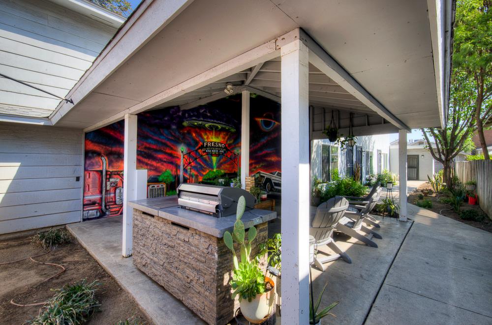 402 N Poplar Ave, Fresno, CA 93701