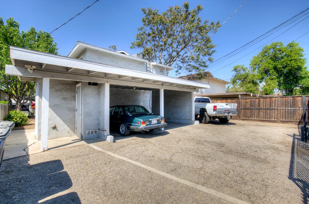 402 N Poplar Ave, Fresno, CA 93701