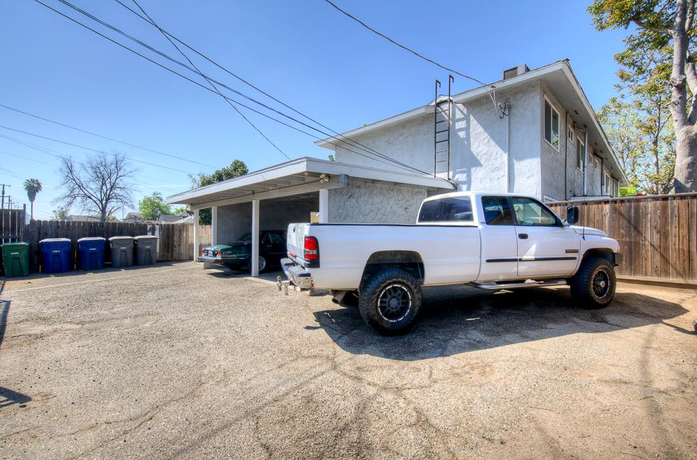 402 N Poplar Ave, Fresno, CA 93701