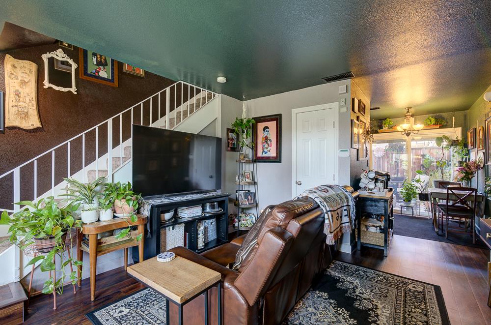 402 N Poplar Ave, Fresno, CA 93701