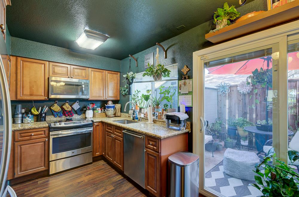 402 N Poplar Ave, Fresno, CA 93701