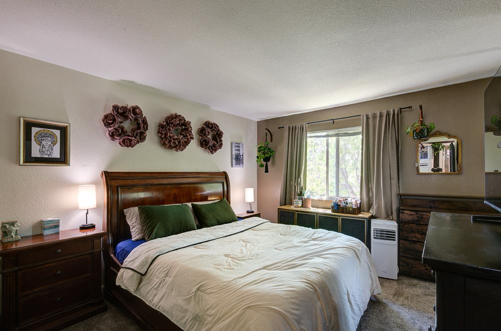 402 N Poplar Ave, Fresno, CA 93701