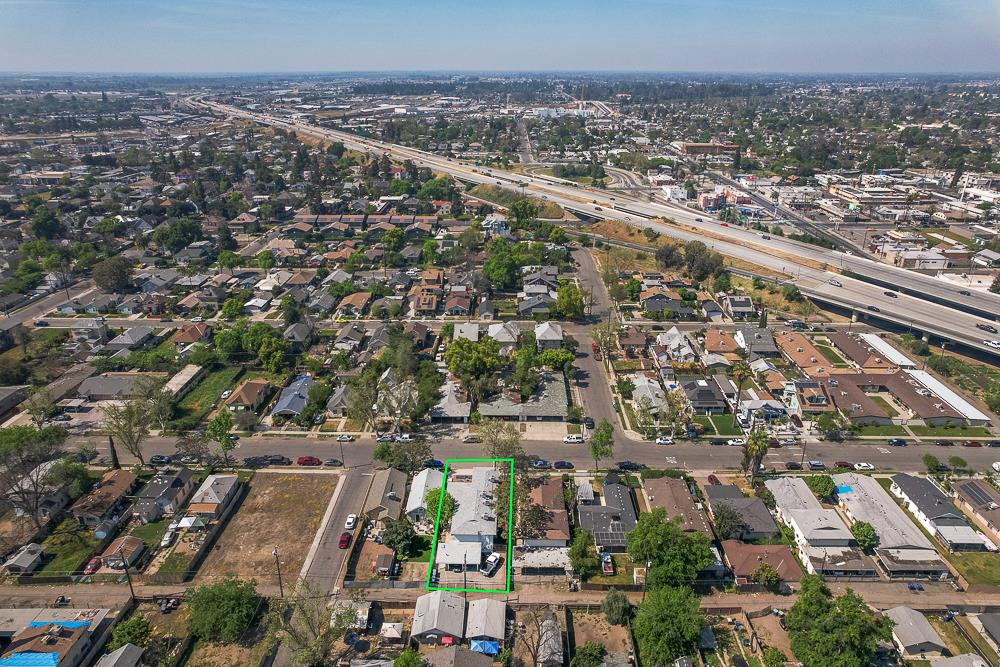 402 N Poplar Ave, Fresno, CA 93701