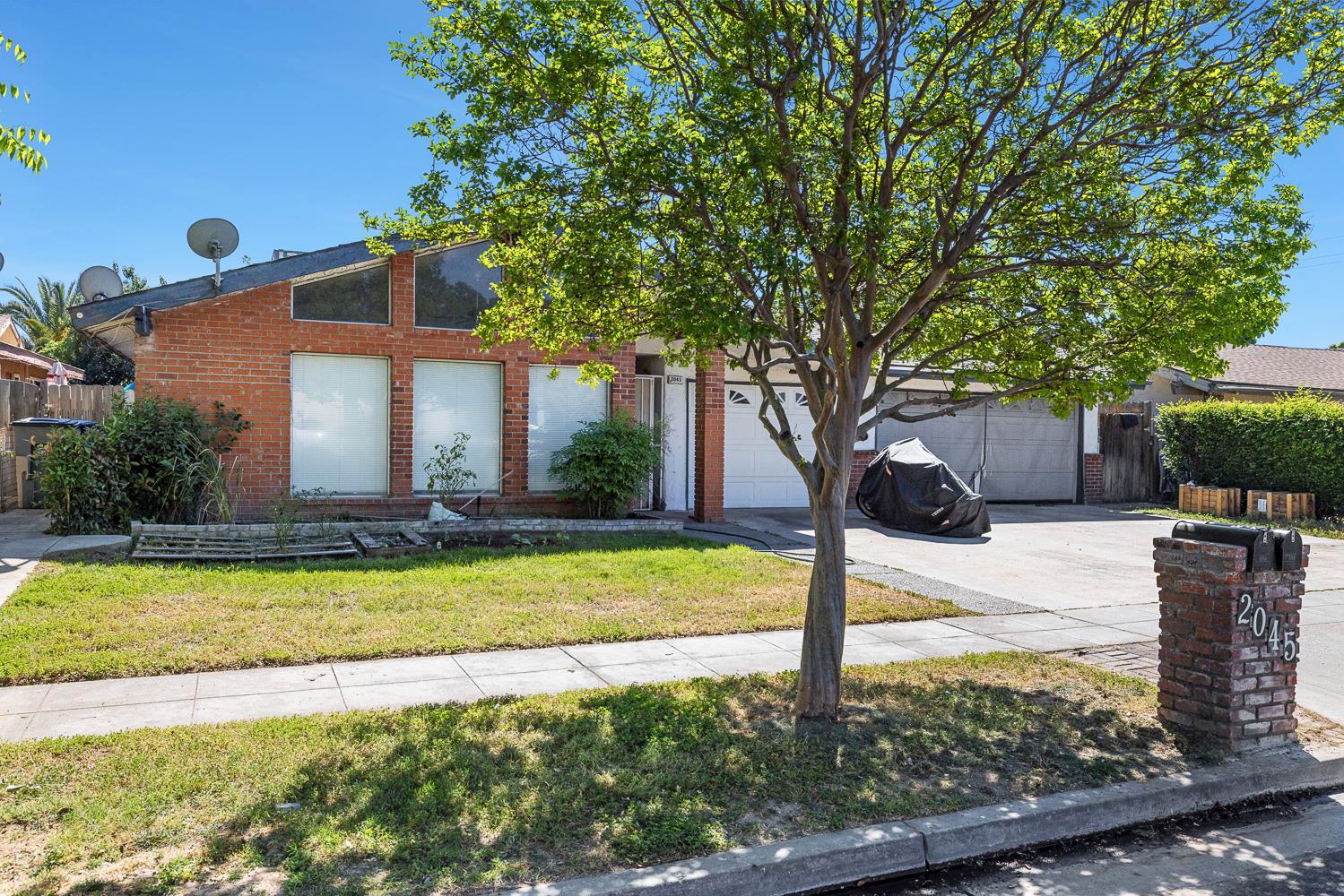 2045 W Simpson, Fresno, CA 93705