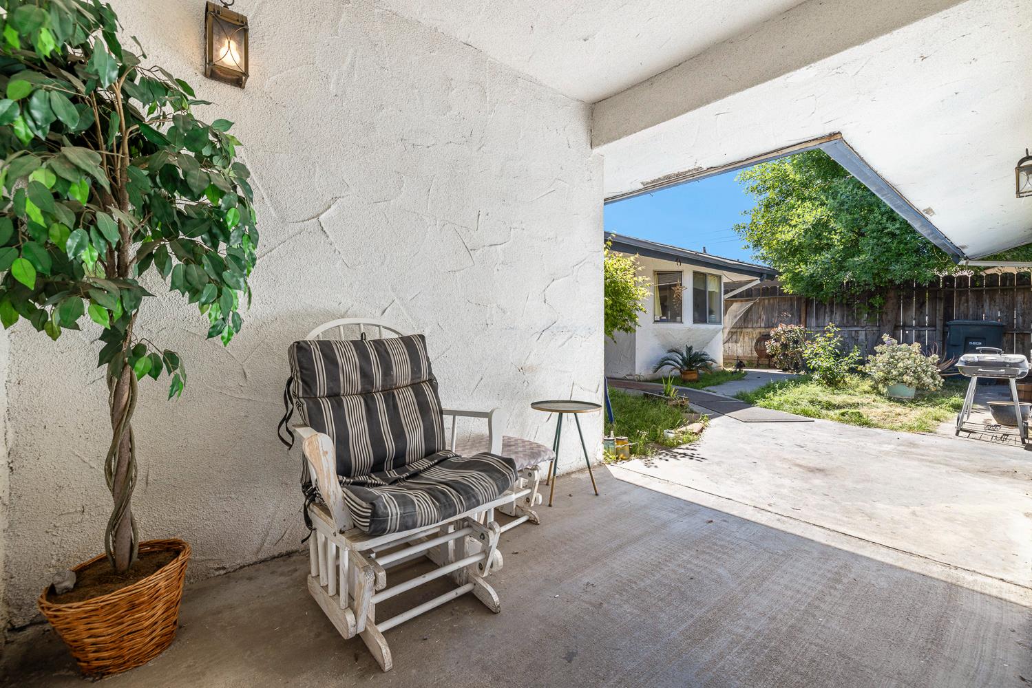 2045 W Simpson, Fresno, CA 93705