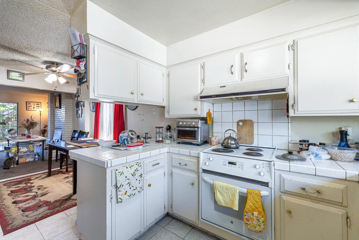 2045 W Simpson, Fresno, CA 93705