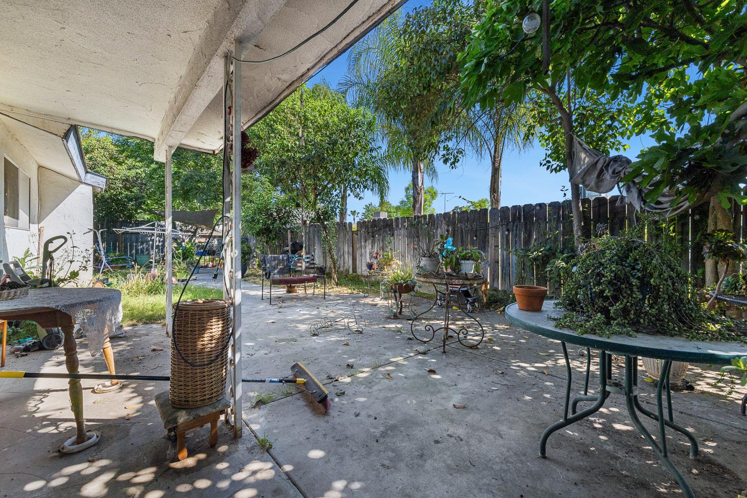 2045 W Simpson, Fresno, CA 93705