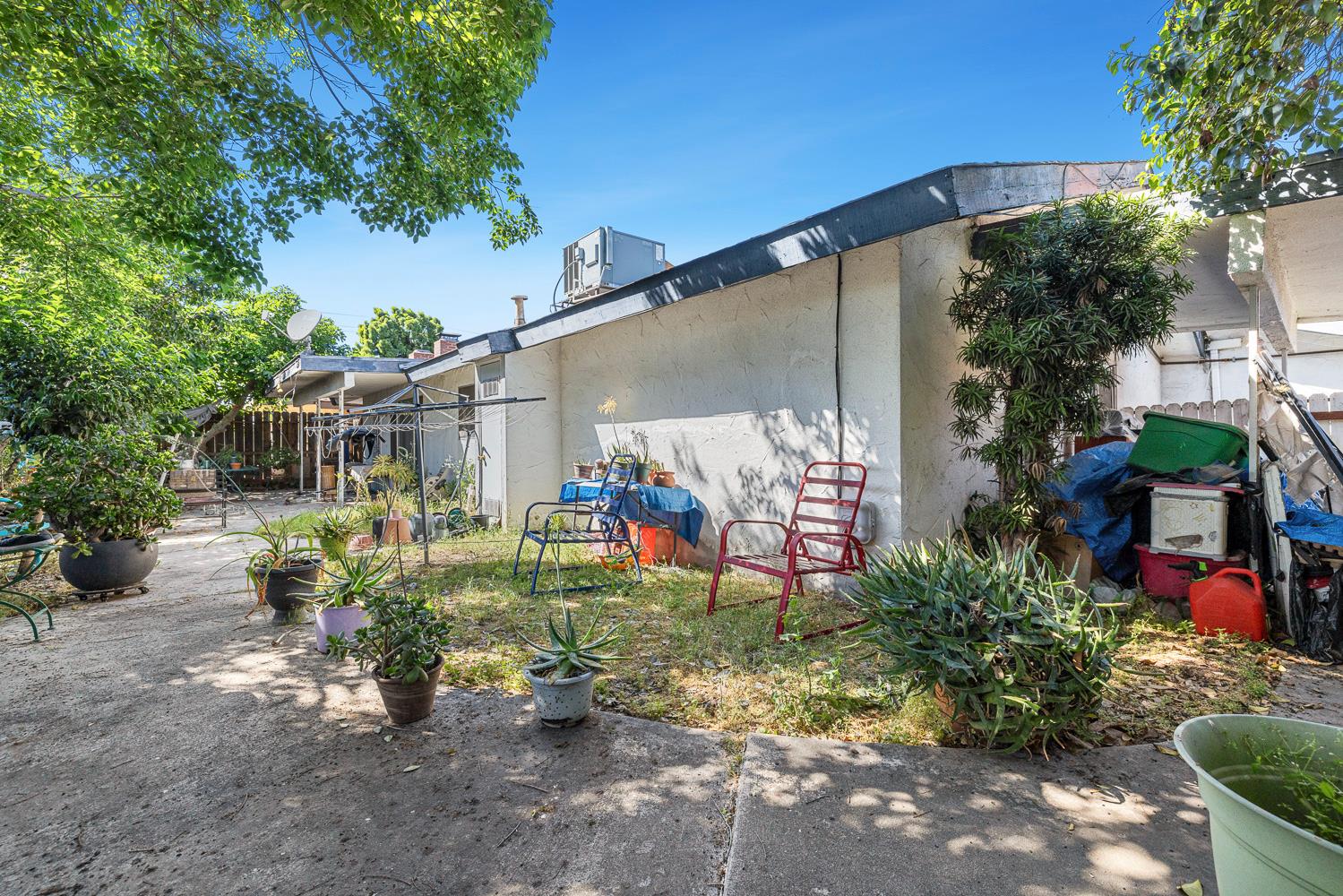 2045 W Simpson, Fresno, CA 93705