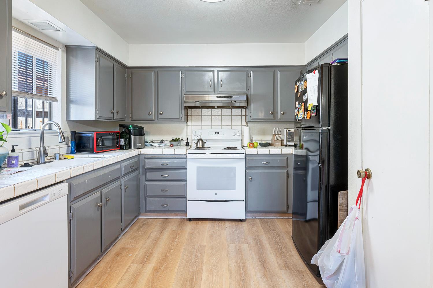 2045 W Simpson, Fresno, CA 93705