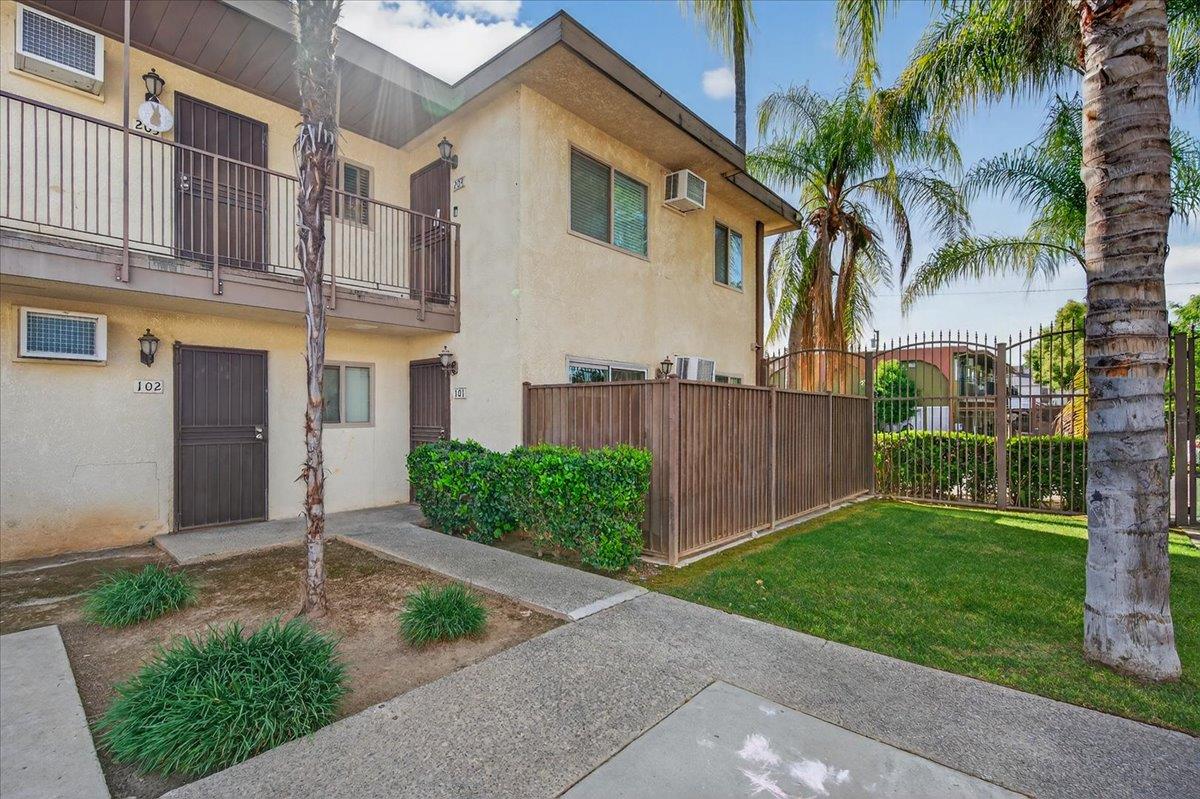 1348 E San Bruno Ave, Fresno, CA 93710