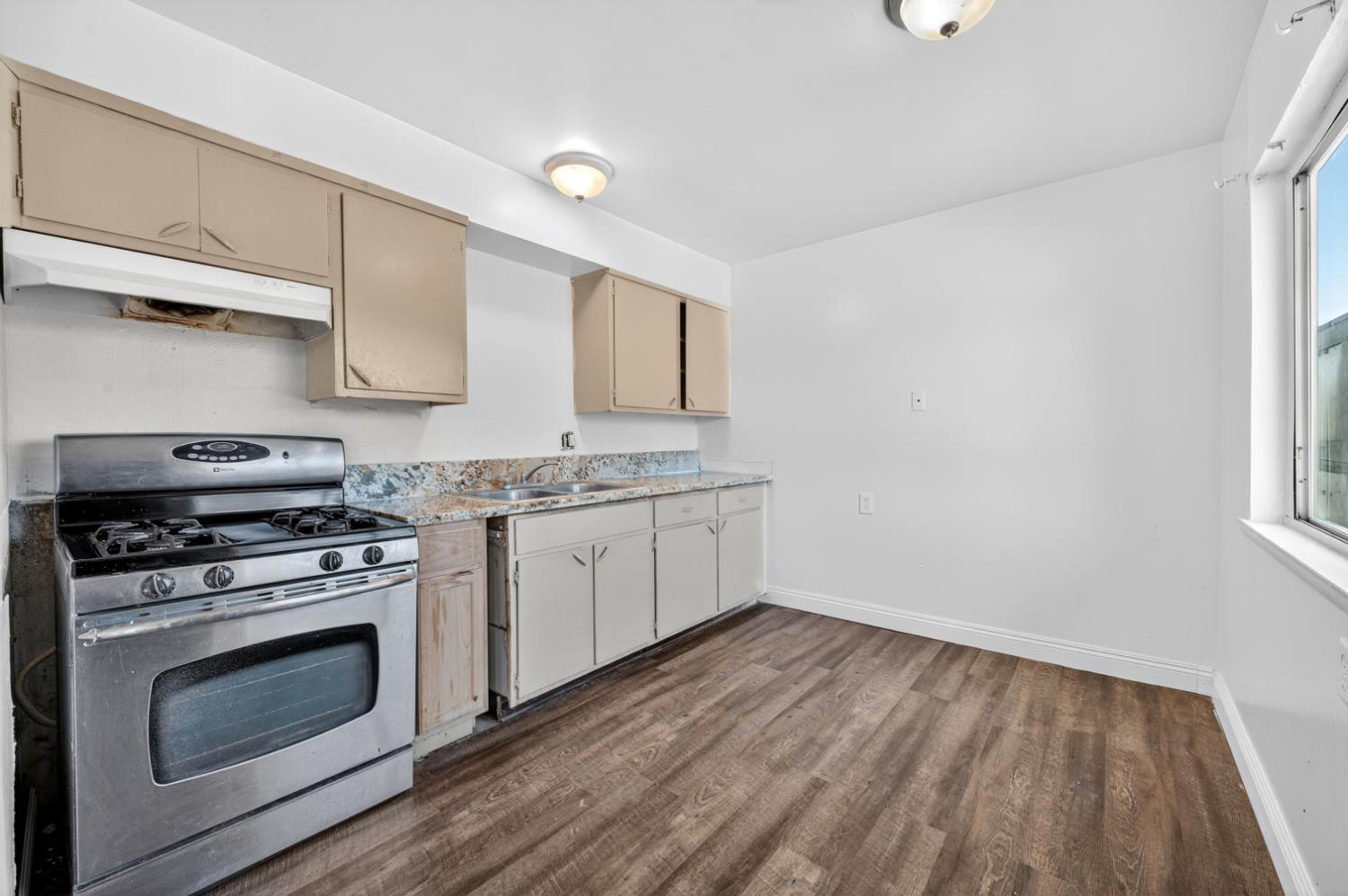 3940 E Burns Ave, Fresno, CA 93725