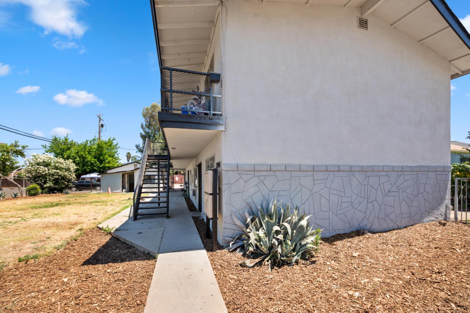 3940 E Burns Ave, Fresno, CA 93725
