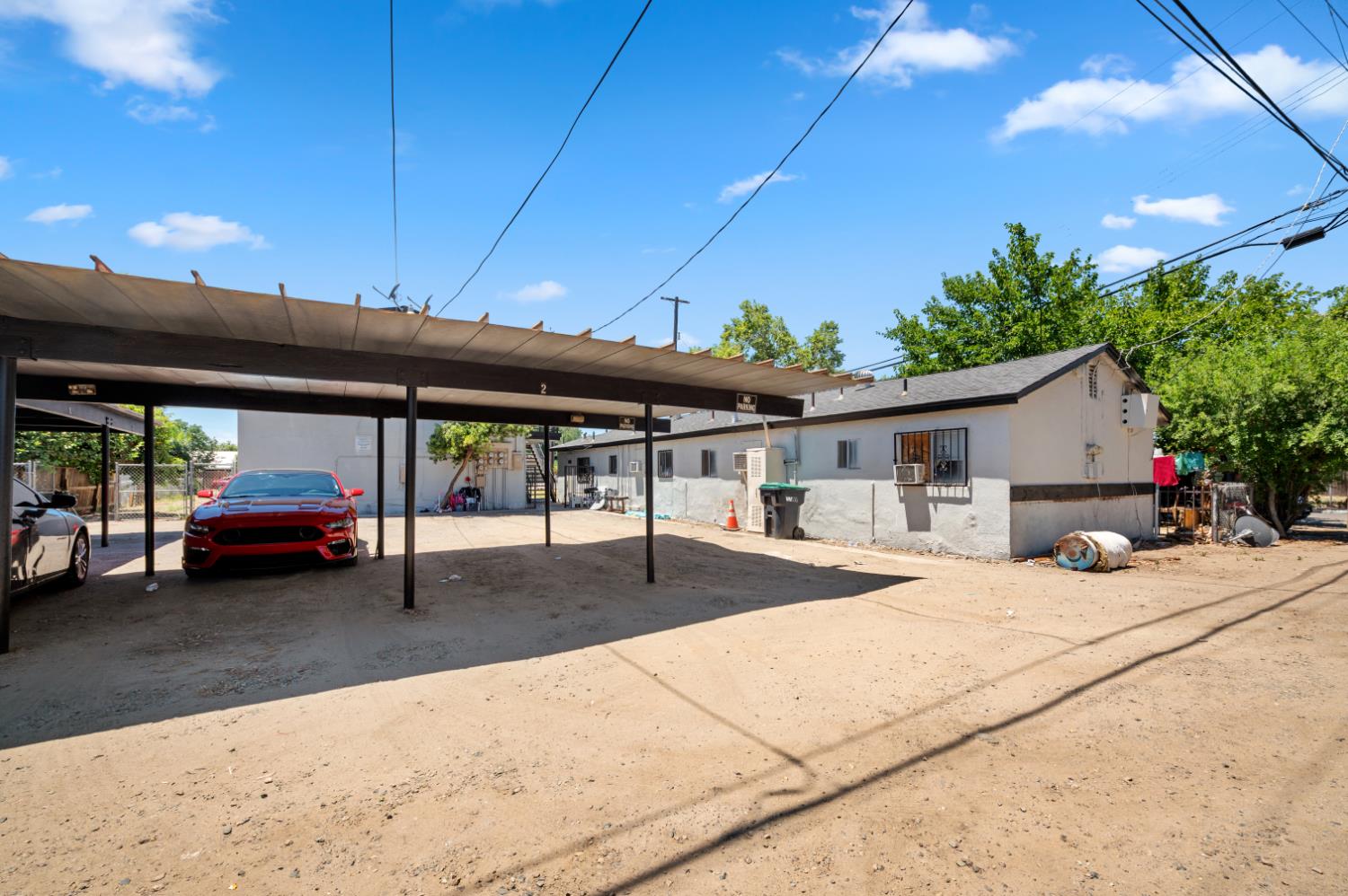 3940 E Burns Ave, Fresno, CA 93725