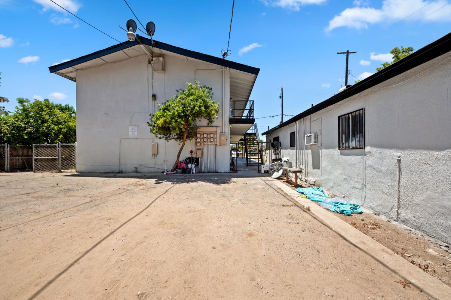 3940 E Burns Ave, Fresno, CA 93725