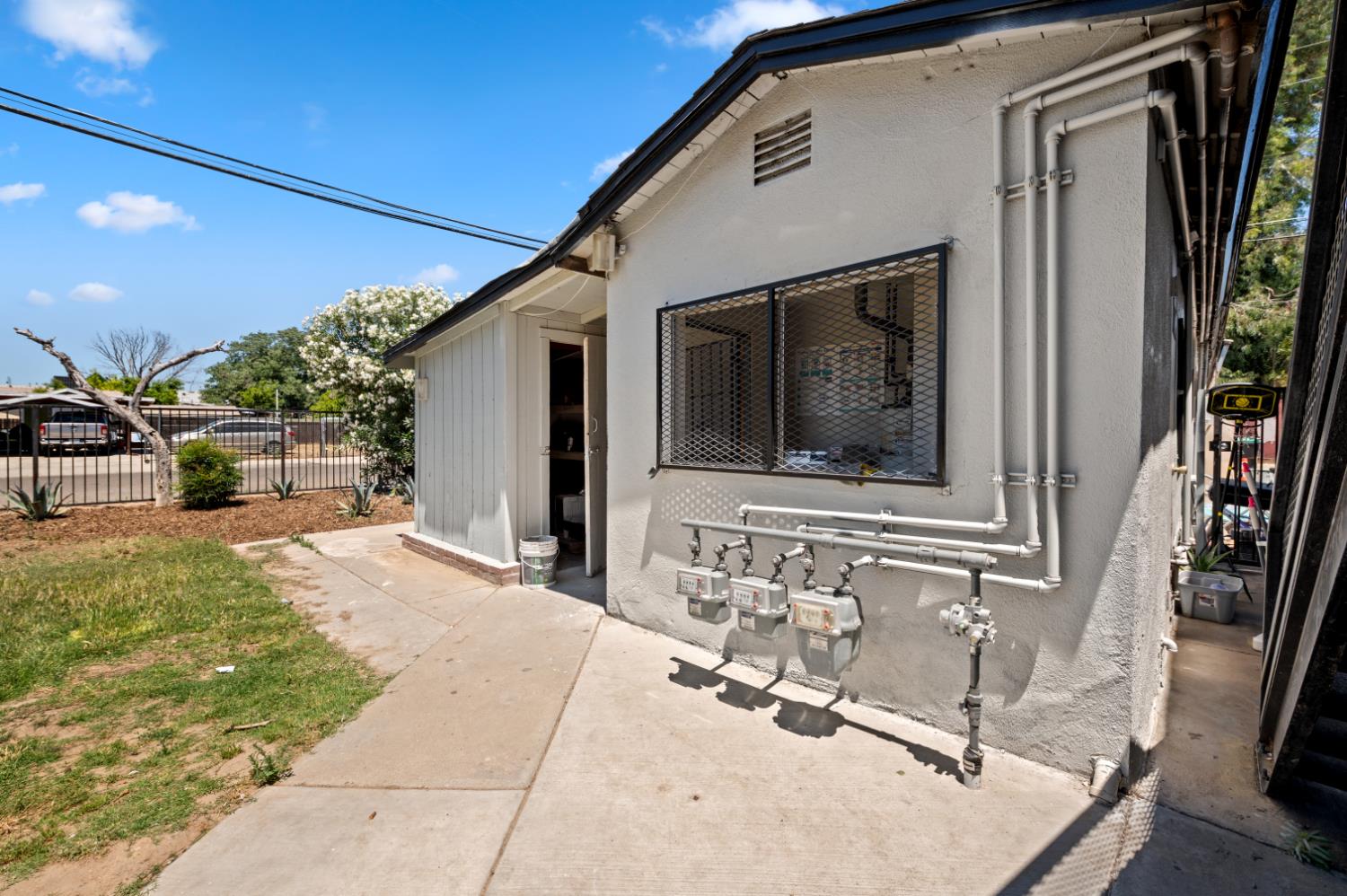 3940 E Burns Ave, Fresno, CA 93725