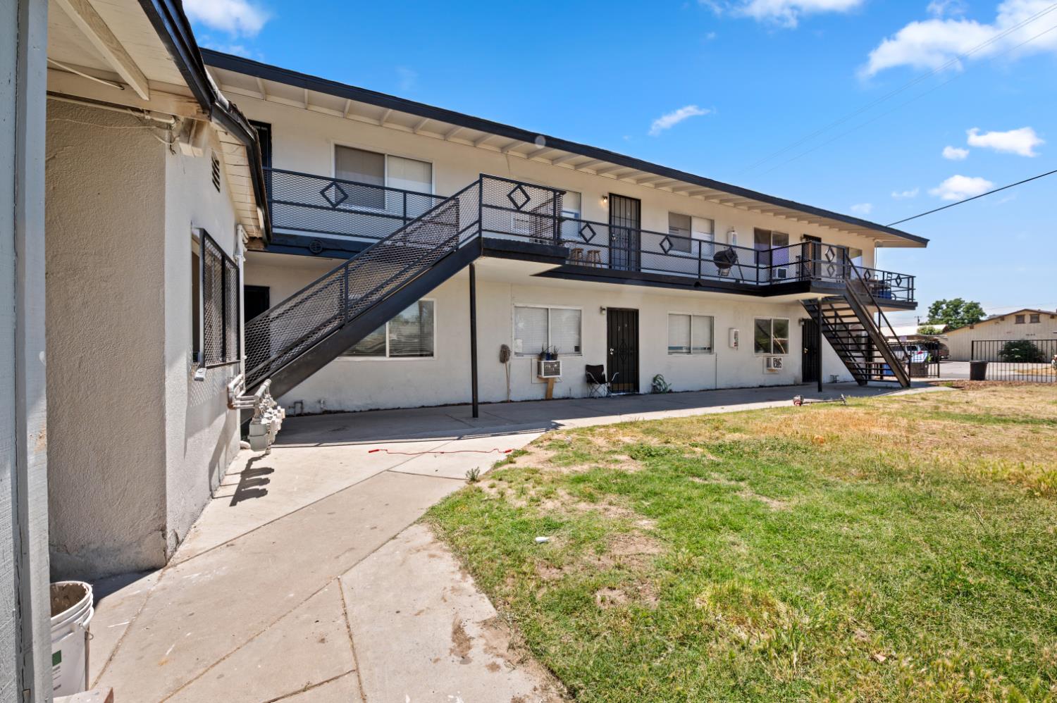3940 E Burns Ave, Fresno, CA 93725