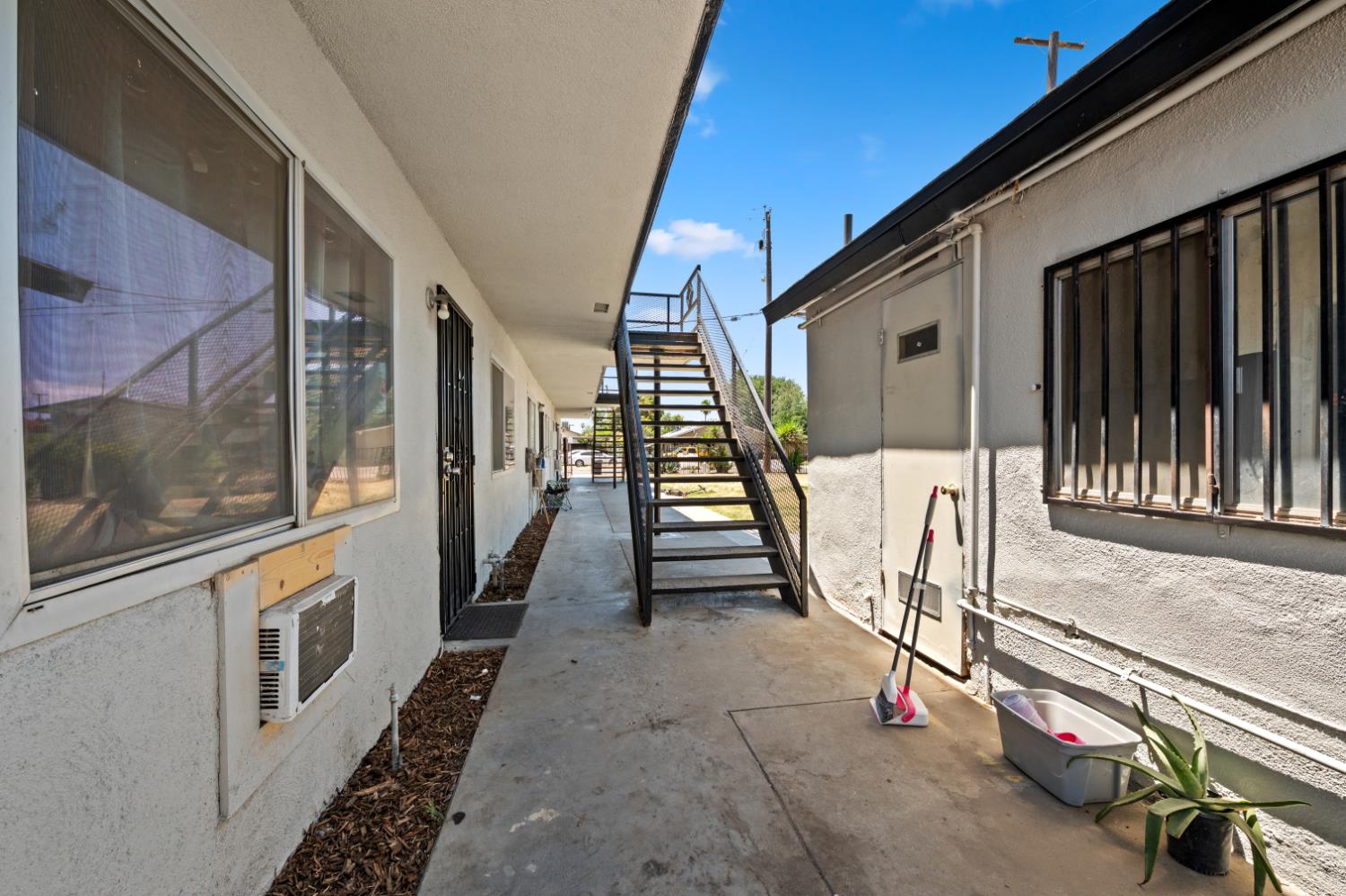 3940 E Burns Ave, Fresno, CA 93725