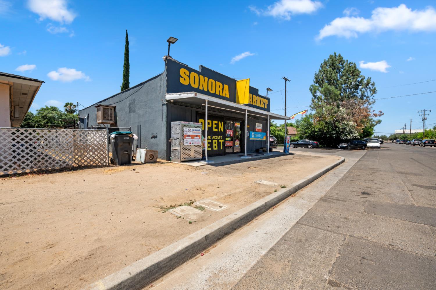 3940 E Burns Ave, Fresno, CA 93725