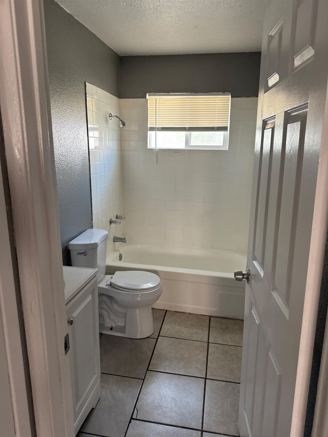 2025 E White Ave, Fresno, CA 93701