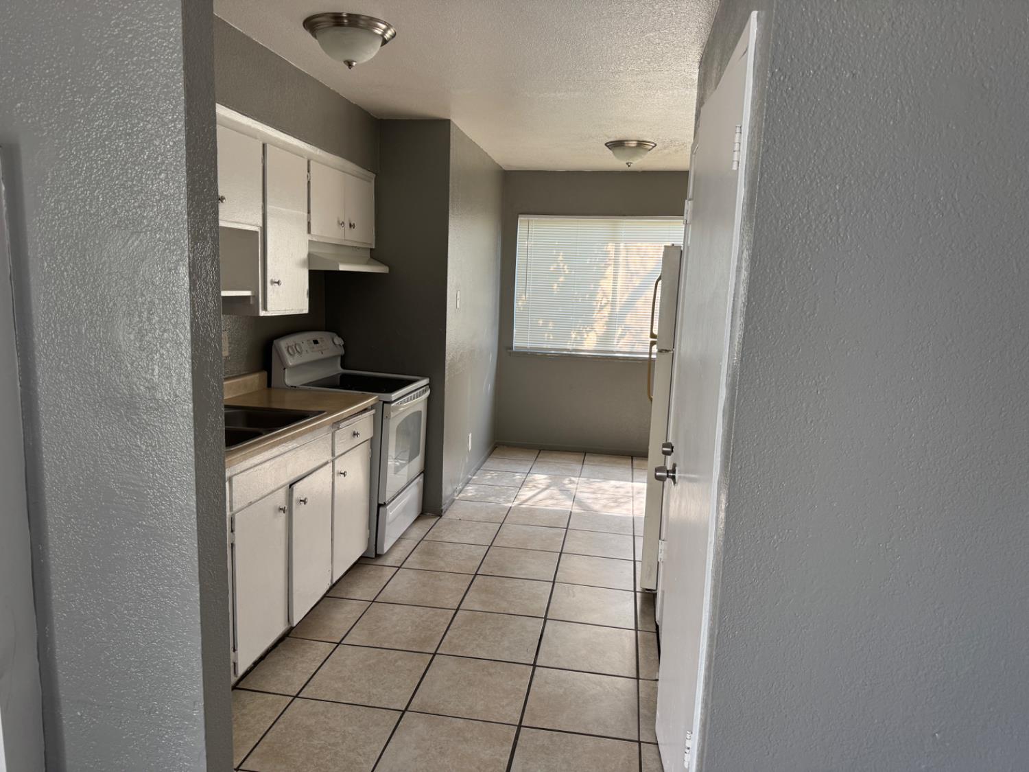 2025 E White Ave, Fresno, CA 93701