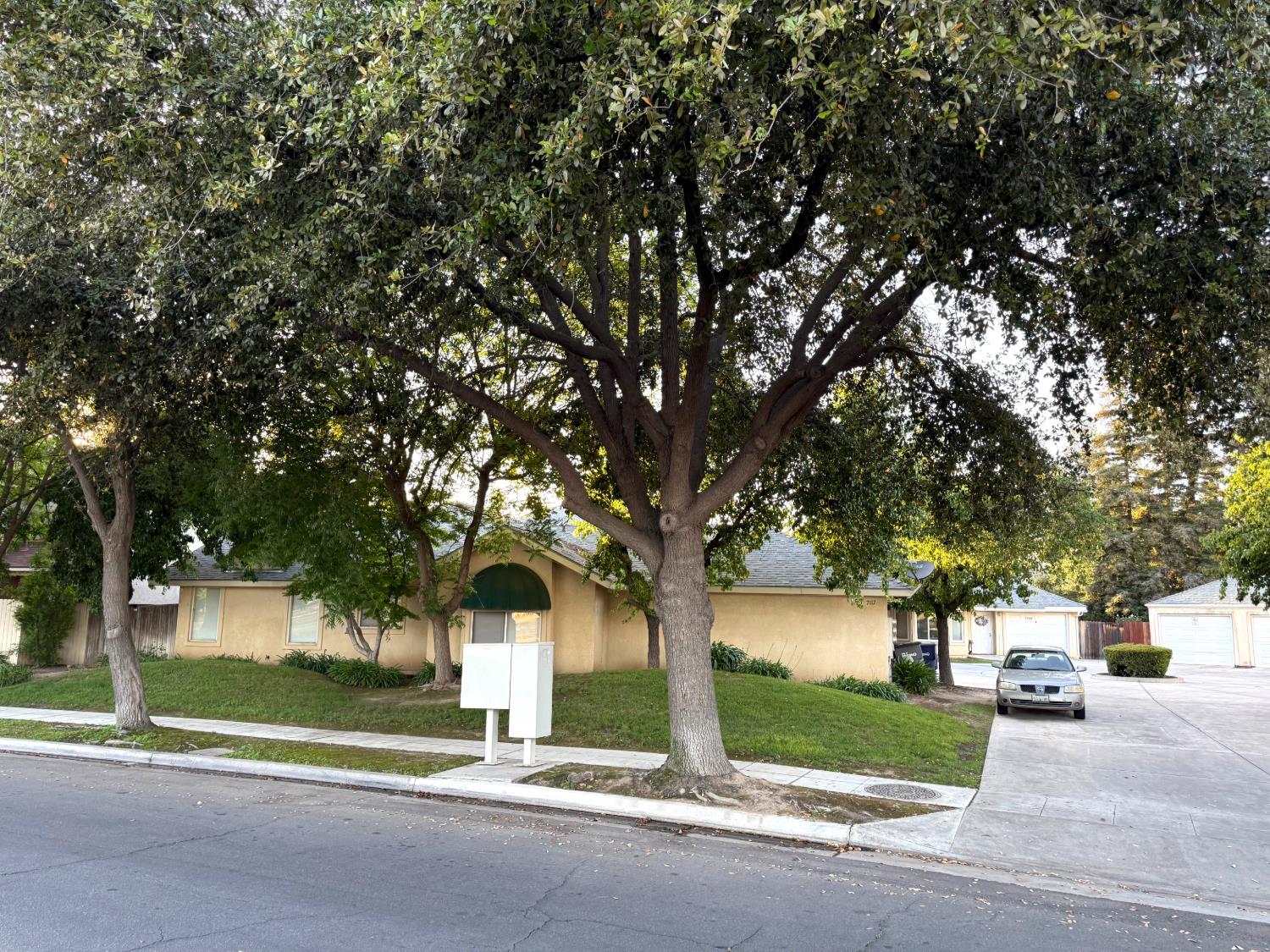 7117 N Antioch Ave, Fresno, CA 93722