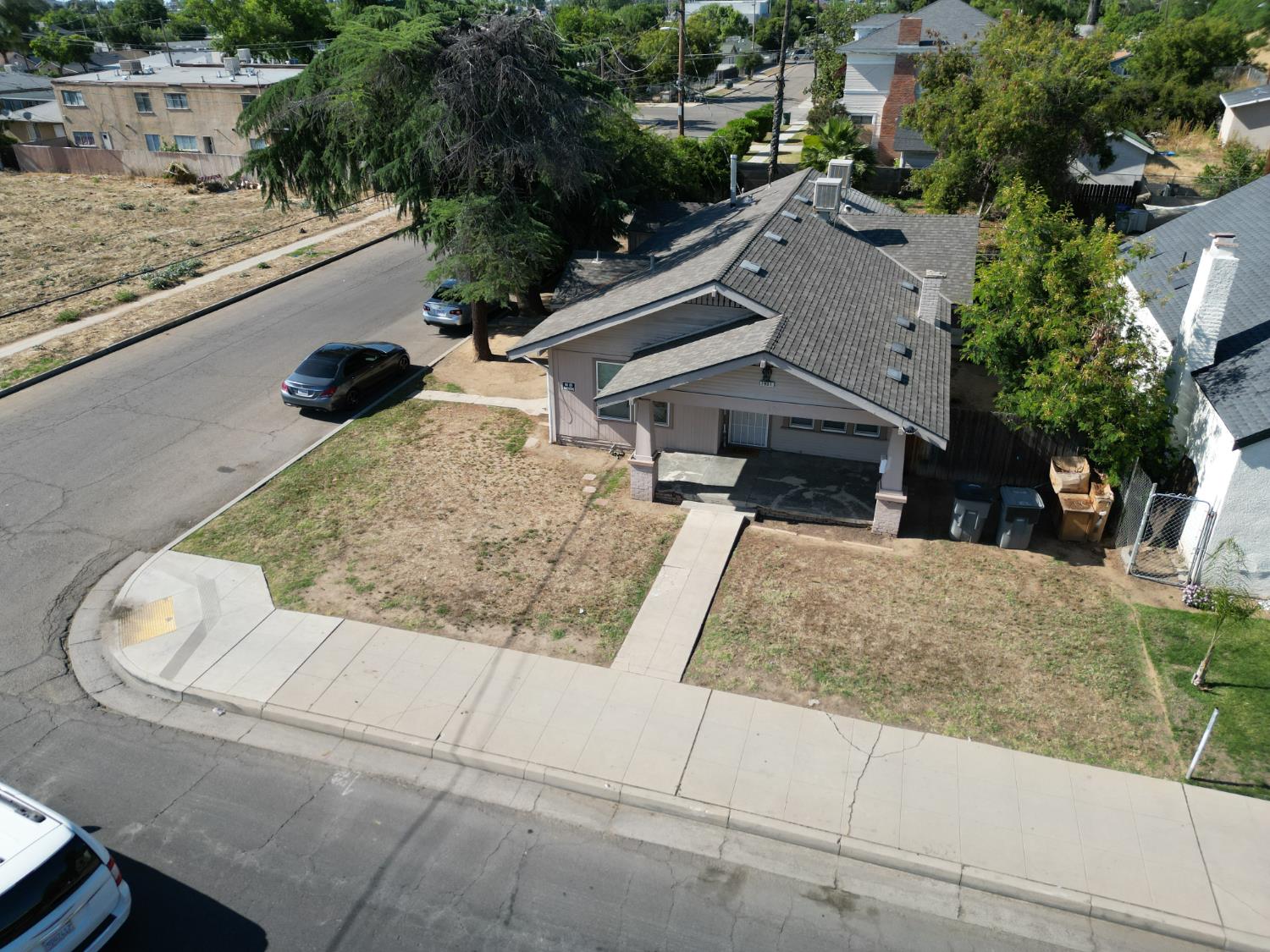 2901 E Olive Ave, Fresno, CA 93701