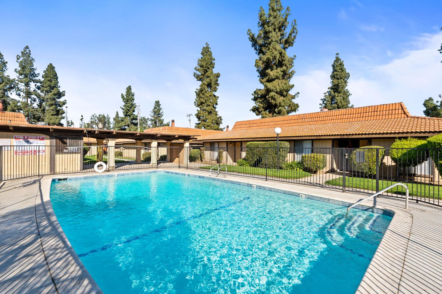 2910 E Huntington Blvd, Fresno, CA 93721