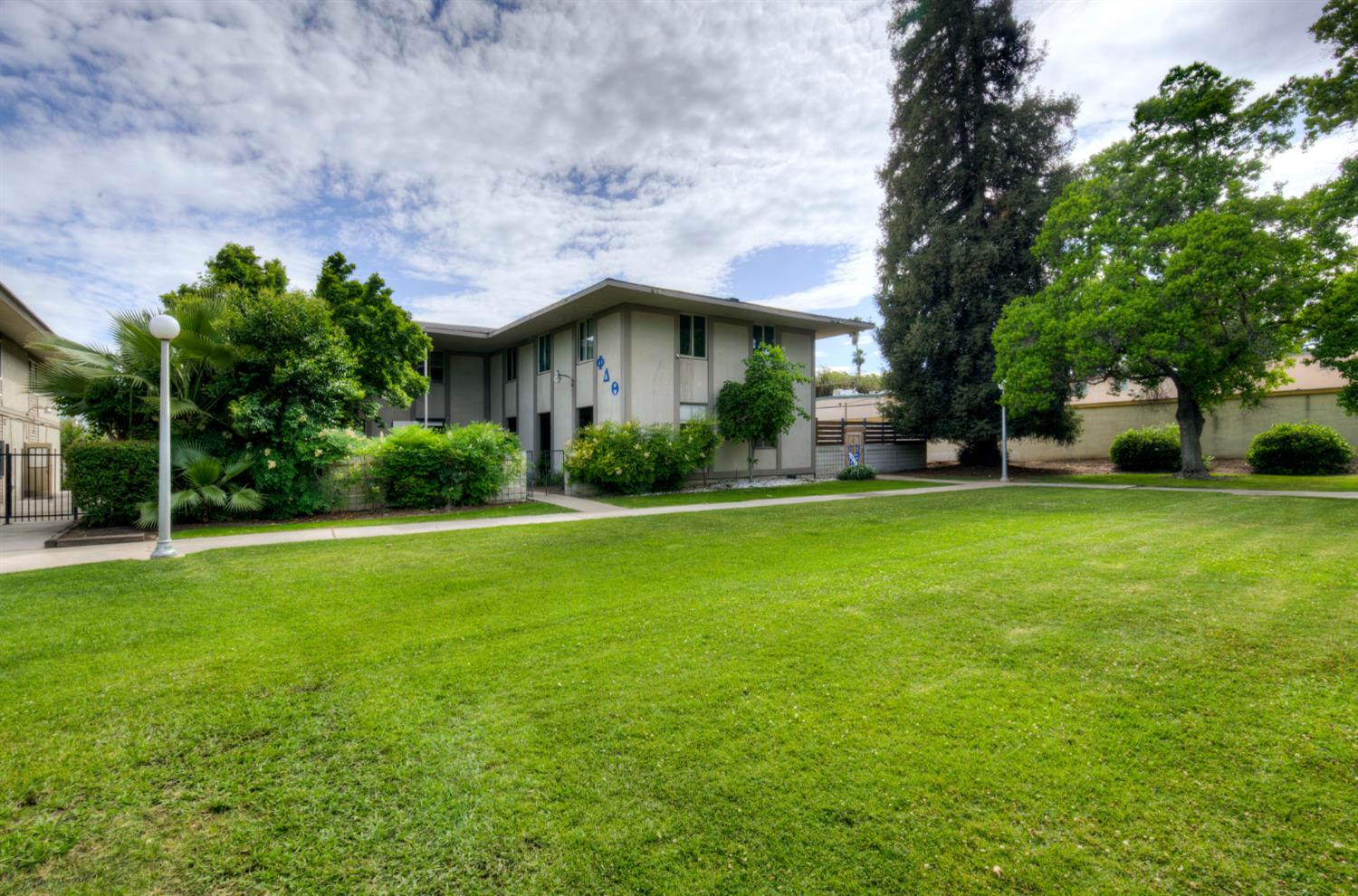 5327 N Millbrook Ave, Fresno, CA 93710