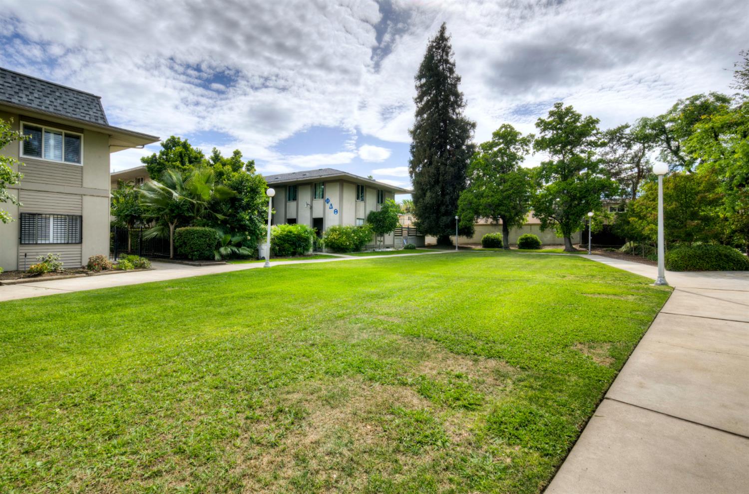 5327 N Millbrook Ave, Fresno, CA 93710